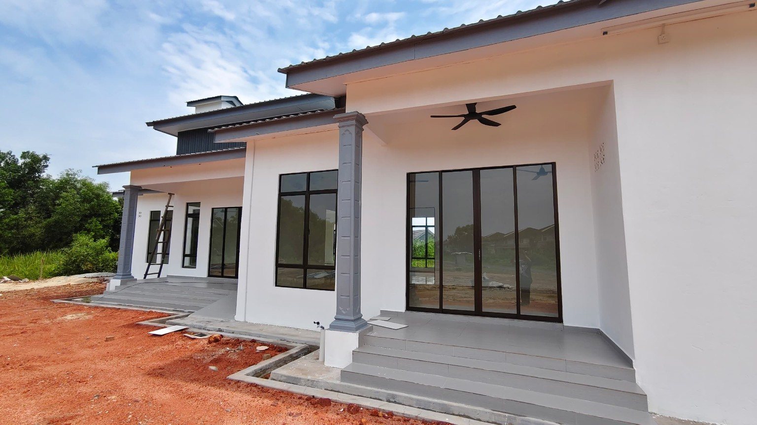 Foto sebenar sebuah rumah di tapak pembinaan